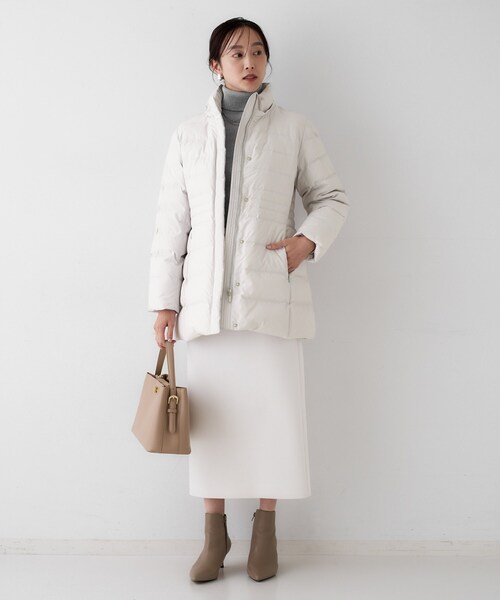 UNTITLED（アンタイトル）の「【はっ水機能/フード取り外し可】ミディダウンコート（ダウンジャケット/コート・レディース・ライトグレー/ネイビー/ブラック/ライトベージュ・00/01/02/03/04/42/44/46/48/50）」の12枚目の写真