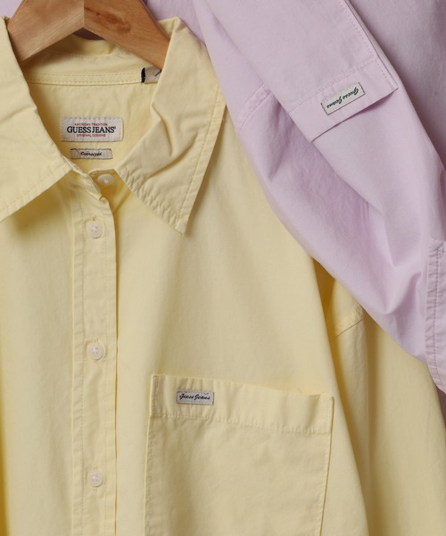 GUESS JEANS（ゲスジーンズ）の「GUESS JEANS GJ LS OS POCKET SHIRT ゲス 折り襟 クラシックカラー 胸ポケット 長袖シャツ（シャツ/ブラウス・レディース・イエロー/ラベンダー・S/M/L）」の2枚目の写真