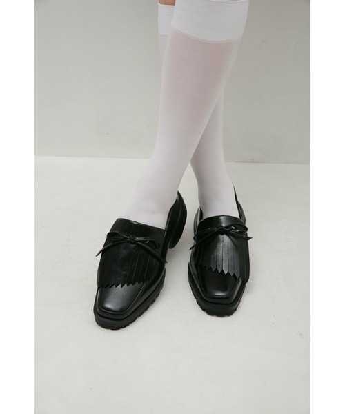 Bella Lume(ベッラルーメ)》フリンジローファースニーカー