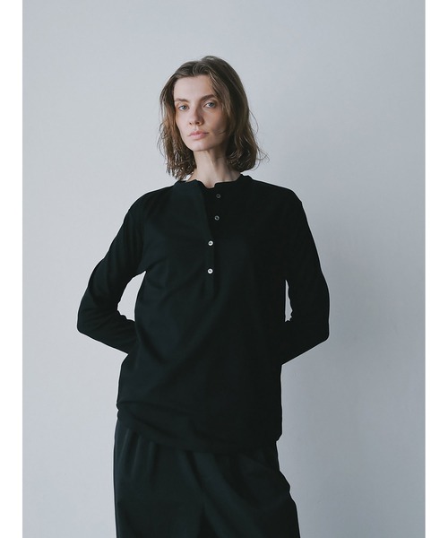 HER.（ハー）の「コットンヘンリーネックプルオーバー（Tシャツ/カットソー・レディース・ブラック/オフホワイト・フリー）」の5枚目の写真