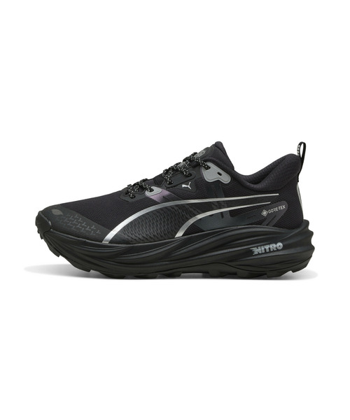 PUMA(プーマ)の「PUMA プーマ メンズ ヴォヤージュ ニトロ 4 ゴアテックス ランニングシュー(スニーカー・メンズ・ブラック×シルバー・25.0cm/25.5cm/30.0cm/31cm/27.0cm/27.5cm/26.0cm/26.5cm/29.0cm/29.5cm/28.0cm/28.5cm)」の1枚目の写真