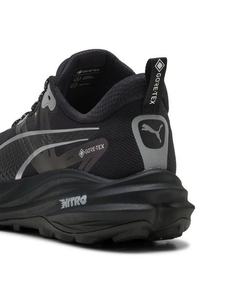 PUMA(プーマ)の「PUMA プーマ メンズ ヴォヤージュ ニトロ 4 ゴアテックス ランニングシュー(スニーカー・メンズ・ブラック×シルバー・25.0cm/25.5cm/30.0cm/31cm/27.0cm/27.5cm/26.0cm/26.5cm/29.0cm/29.5cm/28.0cm/28.5cm)」の3枚目の写真