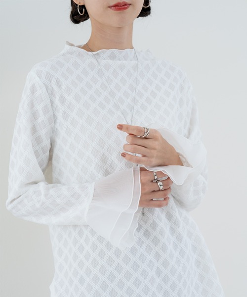 ANNA LUNA(アンナルナ)の「【ANNA LUNA】 異素材で魅せる 切替 ハイネック プルオーバー / インナー(Tシャツ/カットソー・レディース・ブラック/オフホワイト・MEDIUM)」の3枚目の写真