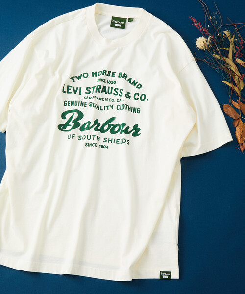 Barbour(バブアー)の「Barbour x Levi's/バブアー × リーバイス Levi's × Barbour graphic t-shirt(Tシャツ/カットソー・メンズ・ホワイト/オリーブ・LARGE/MEDIUM)」の1枚目の写真