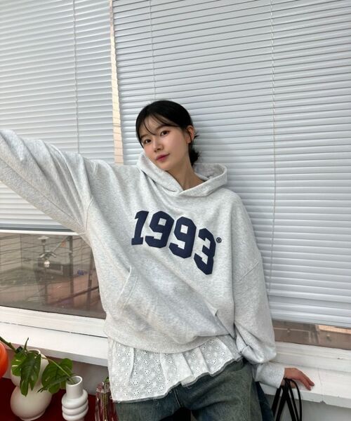 1993STUDIO（1993スタジオ）の「1993 アーチロゴ フードパーカー_ライトグレー（パーカー・メンズ・その他・MEDIUM/LARGE）」の15枚目の写真