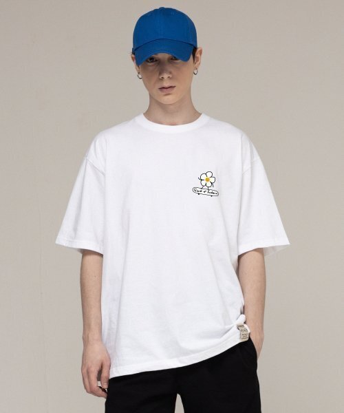 GRAVER（グレーバー）の「[UNISEX]フラワーボードバンファルティ_ホワイト（Tシャツ/カットソー・レディース・ホワイト・SMALL/MEDIUM/LARGE/X-LARGE）」の2枚目の写真