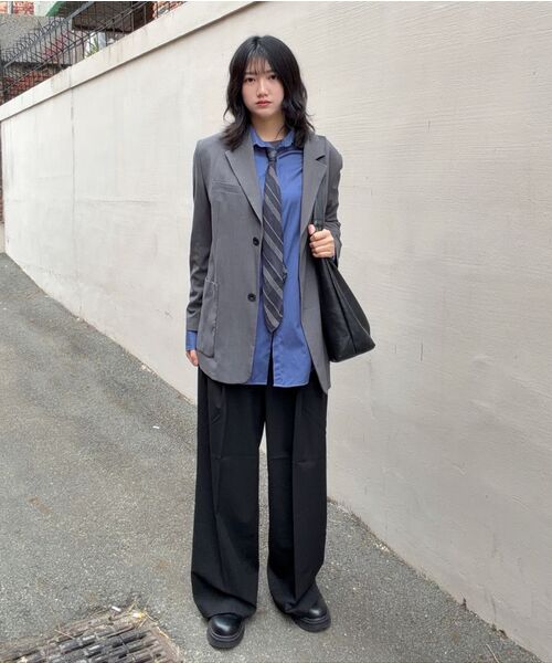 MUSINSA STANDARD WOMAN（ムシンサスタンダードウーマン）の「ウィメンズ ローウエスト ディープタック エクストラワイド ヒドゥンバンディング スラックス [ブラック]（スラックス・レディース・その他・34/32/30/31/24/25/26/27/28/29）」の15枚目の写真