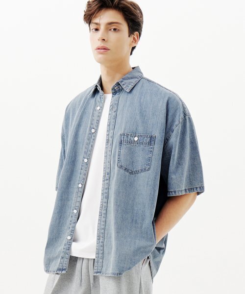 TRILLION(トリリオン)の「ストーンウォッシングオーバーフィットデニム半袖シャツ(BLEACH BLUE)(シャツ/ブラウス・レディース・その他・MEDIUM/LARGE/X-LARGE)」の3枚目の写真