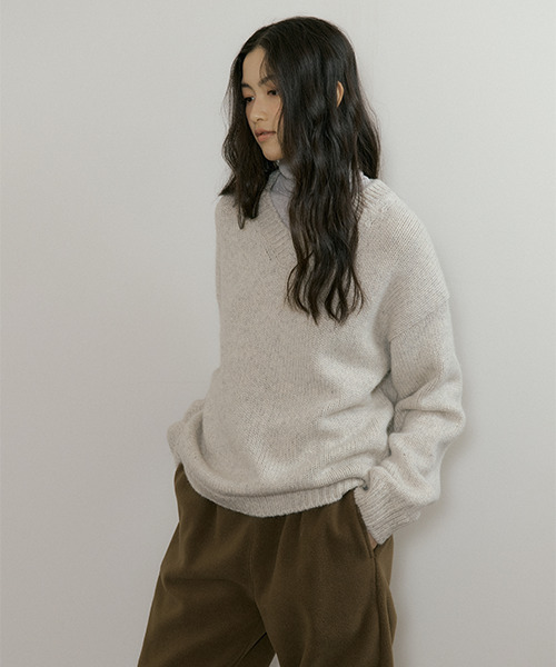 LINGSEOUL(リングソウル)の「baby alpaca V-neck kint top-melange(ニット/セーター・レディース・グレー・FREE)」の4枚目の写真