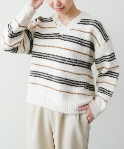 DOLLUPOOPS(ドールアップウップス)の「Vネックマルチボーダーニット(ニット/セーター・レディース・ブラウン/アイボリー・FREE)」の1枚目の写真