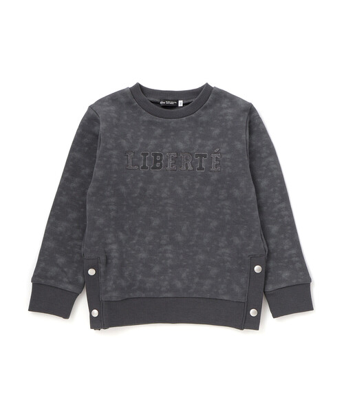 BeBe（ベベ）の「ムラ染めサイドスナップロゴパッチトレーナー（スウェット・キッズ・ブルー/ブラック・150cm/140cm/120cm/130cm）」の9枚目の写真