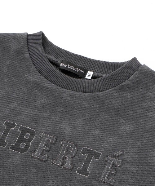 BeBe（ベベ）の「ムラ染めサイドスナップロゴパッチトレーナー（スウェット・キッズ・ブルー/ブラック・150cm/140cm/120cm/130cm）」の11枚目の写真