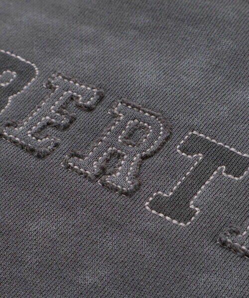 BeBe（ベベ）の「ムラ染めサイドスナップロゴパッチトレーナー（スウェット・キッズ・ブルー/ブラック・150cm/140cm/120cm/130cm）」の13枚目の写真