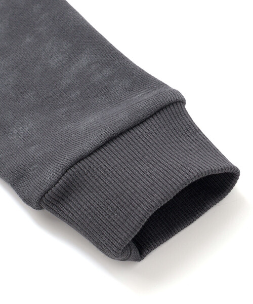 BeBe（ベベ）の「ムラ染めサイドスナップロゴパッチトレーナー（スウェット・キッズ・ブルー/ブラック・150cm/140cm/120cm/130cm）」の14枚目の写真