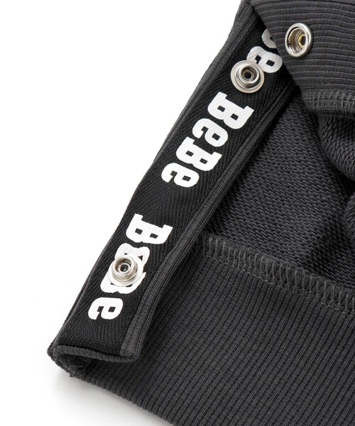 BeBe（ベベ）の「ムラ染めサイドスナップロゴパッチトレーナー（スウェット・キッズ・ブルー/ブラック・150cm/140cm/120cm/130cm）」の17枚目の写真