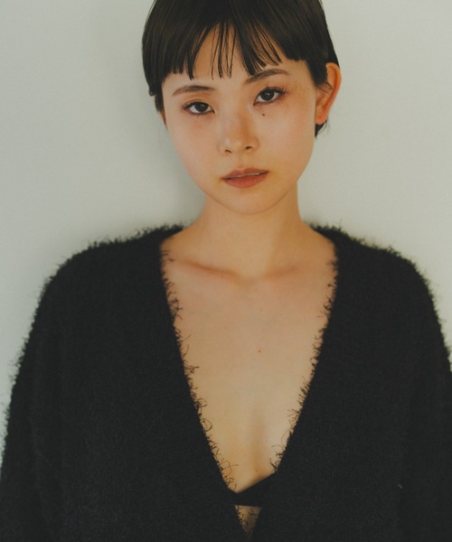 lit(リット)の「Feather Over Knit Cardigan(カーディガン/ボレロ・レディース・ベージュ/ブラック・FREE)」の6枚目の写真