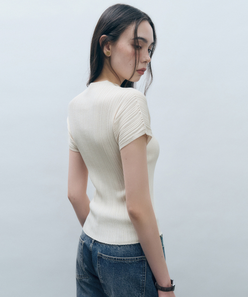 MONGDOL(モンドル)の「ホールガーメントハーフネックプリーツニットトップクリームMDKT107CREAM(ニット/セーター・レディース・その他・F)」の2枚目の写真