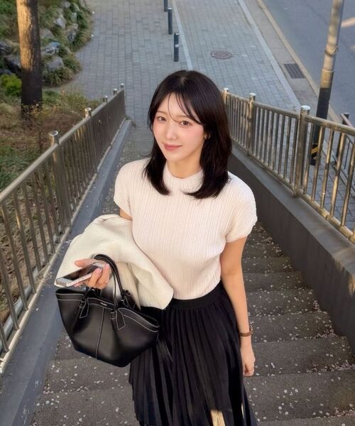 MONGDOL(モンドル)の「ホールガーメントハーフネックプリーツニットトップクリームMDKT107CREAM(ニット/セーター・レディース・その他・F)」の11枚目の写真