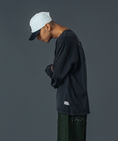 XLARGE(エクストララージ)の「PATCHED OLD ENGLISH L/S TEE(Tシャツ/カットソー・メンズ・ブラック/オフホワイト/ネイビー・S/M/L/XL)」の10枚目の写真