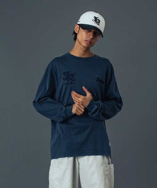 XLARGE(エクストララージ)の「PATCHED OLD ENGLISH L/S TEE(Tシャツ/カットソー・メンズ・ブラック/オフホワイト/ネイビー・S/M/L/XL)」の6枚目の写真