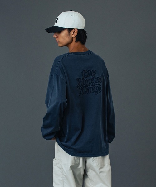 XLARGE(エクストララージ)の「PATCHED OLD ENGLISH L/S TEE(Tシャツ/カットソー・メンズ・ブラック/オフホワイト/ネイビー・S/M/L/XL)」の7枚目の写真