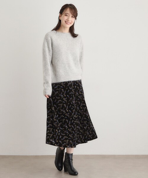 LAURA ASHLEY(ローラアシュレイ)の「【洗える/ウエストゴム/同柄アイテムあり】エラビー スプリッグ柄 ベロアスカート(スカート・レディース・ブラック系・40/38)」の3枚目の写真