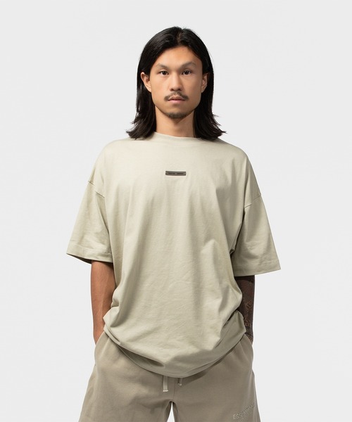 FOG ESSENTIALS(エフオージーエッセンシャルズ)の「ESSENTIALS Classic Fit T-Shirt エッセンシャルズ(Tシャツ/カットソー・メンズ・ブラック系その他/グレー系その他・LARGE/X-LARGE/XX-LARGE)」の4枚目の写真