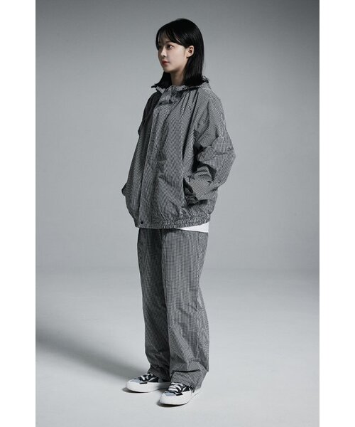 APOSTROPHE COMMA(アポストロフィコンマ)の「ナイロンウィンドブレーカー風よけフードジップアップジャケット(チェック)(ナイロンジャケット・レディース・その他・MEDIUM/LARGE)」の4枚目の写真