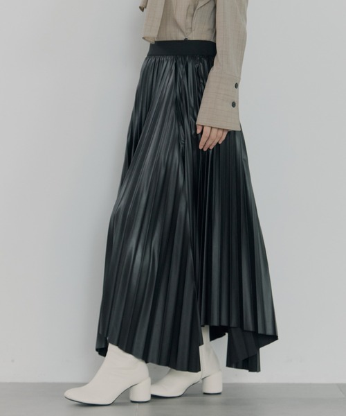 STUDIOUS(ステュディオス)の「【STUDIOUS/ステュディオス】Faux Leather Pleated SK/フォーレザープリーツスカート(スカート・レディース・ブラック/アイボリー・2/1)」の2枚目の写真