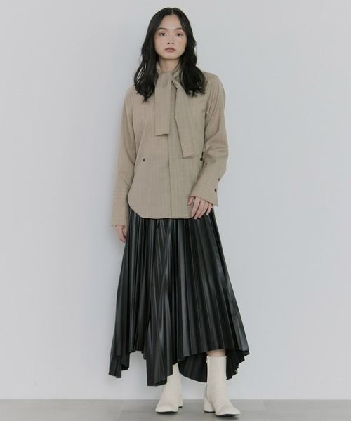 STUDIOUS(ステュディオス)の「【STUDIOUS/ステュディオス】Faux Leather Pleated SK/フォーレザープリーツスカート(スカート・レディース・ブラック/アイボリー・2/1)」の11枚目の写真