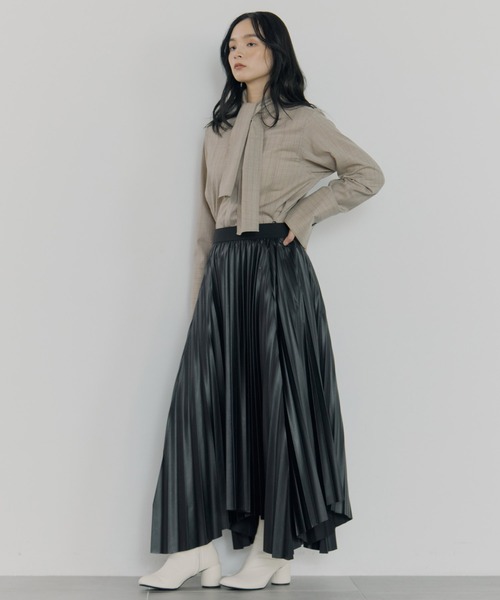 STUDIOUS(ステュディオス)の「【STUDIOUS/ステュディオス】Faux Leather Pleated SK/フォーレザープリーツスカート(スカート・レディース・ブラック/アイボリー・2/1)」の14枚目の写真