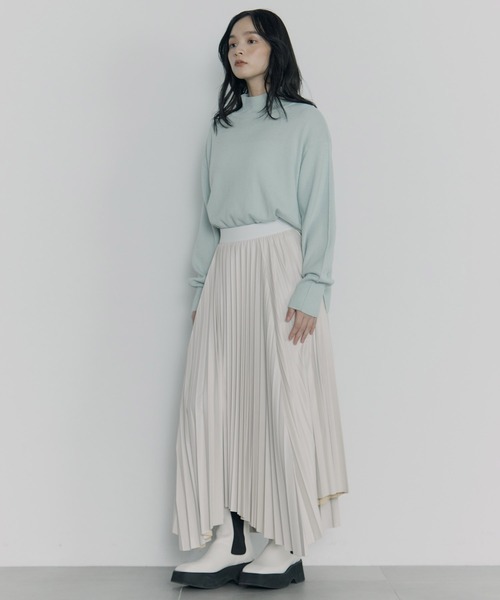 STUDIOUS(ステュディオス)の「【STUDIOUS/ステュディオス】Faux Leather Pleated SK/フォーレザープリーツスカート(スカート・レディース・ブラック/アイボリー・2/1)」の5枚目の写真