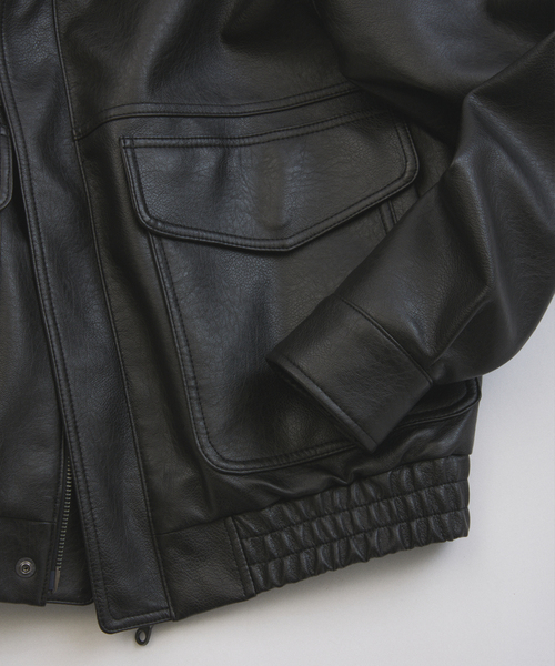 JOURNAL STANDARD relume(ジャーナルスタンダード レリューム)の「フェイクレザー フライトジャケット(ミリタリージャケット・メンズ・ブラック/ブラウン・MEDIUM/LARGE)」の17枚目の写真