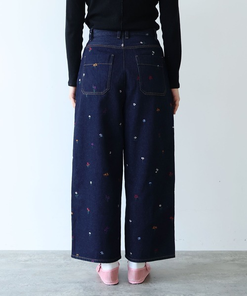 yuni（ユニ　）の「floral embloidely denim 5pkt back gum パンツ（デニムパンツ・レディース・ネイビー・S/M）」の8枚目の写真