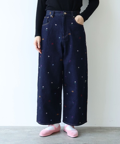 yuni（ユニ　）の「floral embloidely denim 5pkt back gum パンツ（デニムパンツ・レディース・ネイビー・S/M）」の3枚目の写真