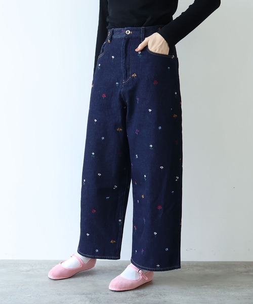 yuni（ユニ　）の「floral embloidely denim 5pkt back gum パンツ（デニムパンツ・レディース・ネイビー・S/M）」の4枚目の写真