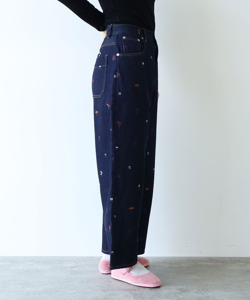 yuni（ユニ　）の「floral embloidely denim 5pkt back gum パンツ（デニムパンツ・レディース・ネイビー・S/M）」の5枚目の写真