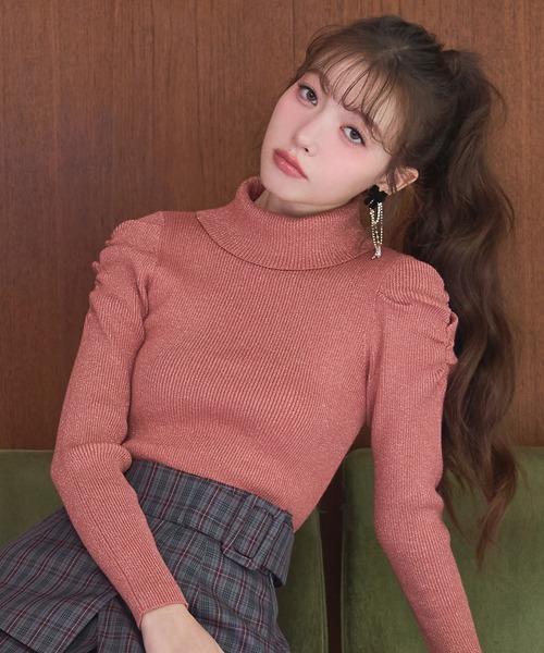 REDYAZEL（レディアゼル）の「ラメタートルニットプルオーバー（ニット/セーター・レディース・ブラウン/グリーン/ピンク/ブラック/オフホワイト・FREE）」の5枚目の写真