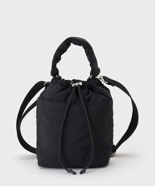 INDIVI（インディヴィ）の「【大人カジュアル／ショルダー付】ふかふか巾着バッグ（ハンドバッグ・レディース・ブラック/シルバー・00）」の7枚目の写真