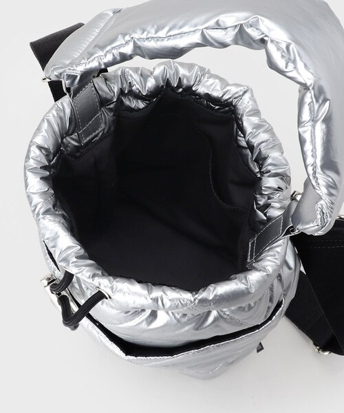 INDIVI（インディヴィ）の「【大人カジュアル／ショルダー付】ふかふか巾着バッグ（ハンドバッグ・レディース・ブラック/シルバー・00）」の12枚目の写真