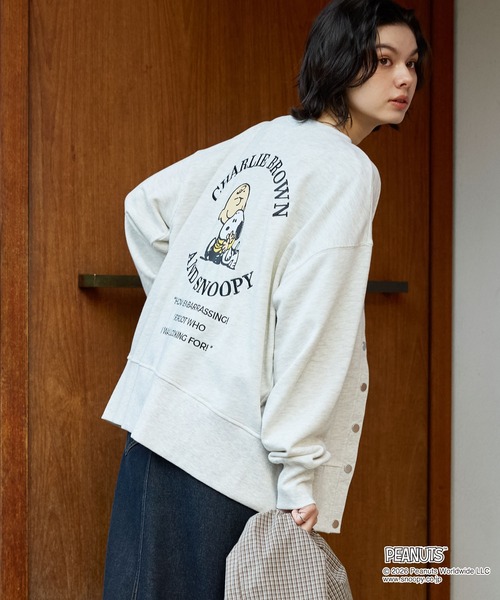PEANUTS(ピーナッツ)の「【PEANUTS / SNOOPY】別注 ピーナッツ スヌーピー 刺繍プリント スウェットカーディガン(カーディガン/ボレロ・レディース・グレー系/ブラック系/スミクロ/オートミール・L/M)」の3枚目の写真