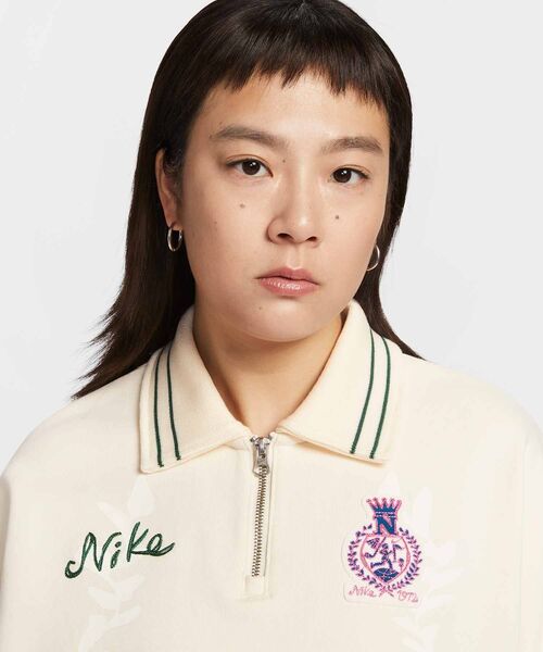 NIKE(ナイキ)の「ナイキ スポーツウェア ウィメンズ オーバーサイズド 1/4ジップ フリース ポロ / Nike Sportswear Women's Oversized 1/4-Zip Fleece Polo IQ3943-110 Pale Ivory(ポロシャツ・レディース・アイボリー・S/L/XS/XL/M)」の9枚目の写真