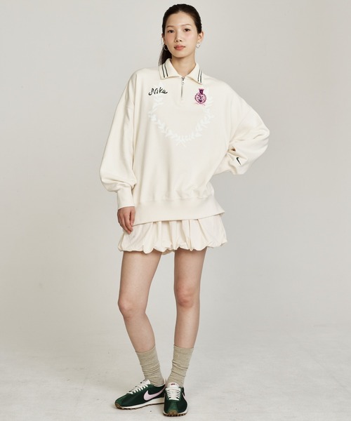 NIKE(ナイキ)の「ナイキ スポーツウェア ウィメンズ オーバーサイズド 1/4ジップ フリース ポロ / Nike Sportswear Women's Oversized 1/4-Zip Fleece Polo IQ3943-110 Pale Ivory(ポロシャツ・レディース・アイボリー・S/L/XS/XL/M)」の2枚目の写真