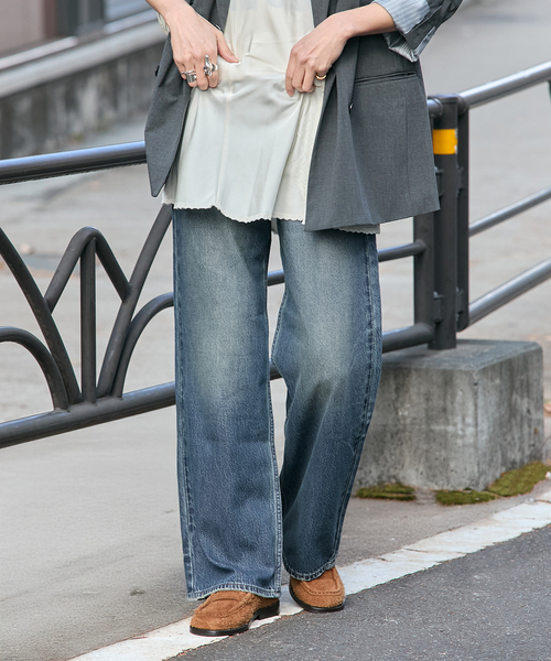 JOURNAL STANDARD（ジャーナルスタンダード）の「別注【LEVI’S(R)/リーバイス(R)】 for JS LOW LOOSE 29（デニムパンツ・レディース・ライトブルー・25/24/23/29/28/27/26）」の8枚目の写真