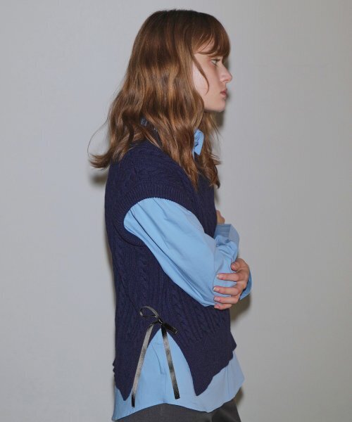 PAUL&ALICE(ポール&アリス)の「CABLE KNIT VEST / NAVY(ベスト・レディース・ネイビー・FREE)」の2枚目の写真