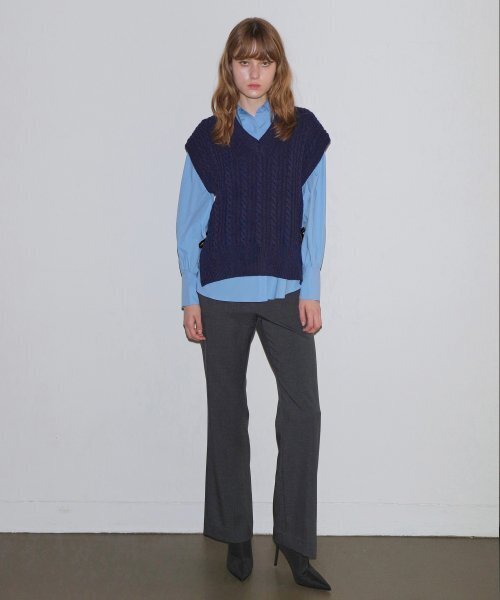 PAUL&ALICE(ポール&アリス)の「CABLE KNIT VEST / NAVY(ベスト・レディース・ネイビー・FREE)」の3枚目の写真