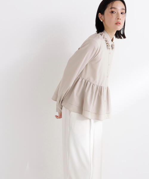 NATURAL BEAUTY BASIC（ナチュラルビューティーベーシック）の「◇フリルカラーシャツ（シャツ/ブラウス・レディース・ベージュ/オフホワイト/ブルー・SMALL/MEDIUM）」の18枚目の写真