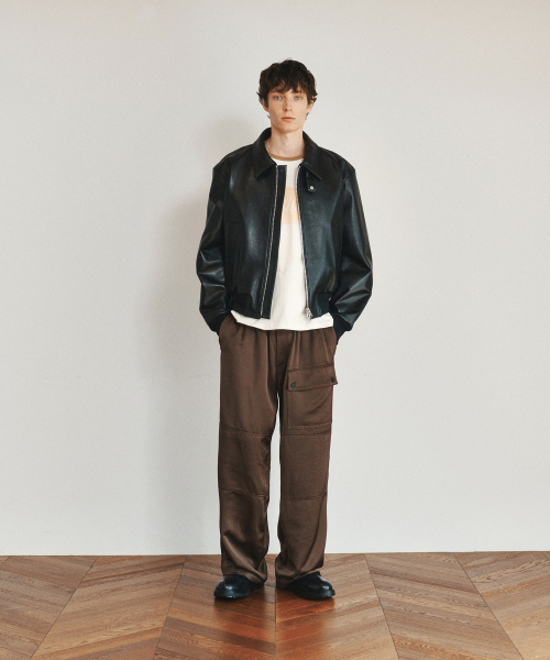 HEUTE(ホイテ)の「BEN GOAT LEATHER SHORT BOMBER JACKET (BLACK)(ライダースジャケット・メンズ・ブラック・M/L)」の2枚目の写真
