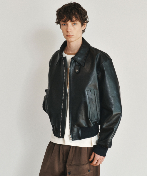HEUTE(ホイテ)の「BEN GOAT LEATHER SHORT BOMBER JACKET (BLACK)(ライダースジャケット・メンズ・ブラック・M/L)」の3枚目の写真