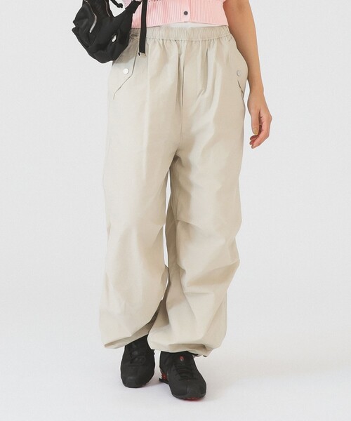 Ray BEAMS（レイビームス）の「ニータック パラシュート パンツ（その他パンツ・レディース・ホワイト系その他6/ブラック・0/1）」の2枚目の写真